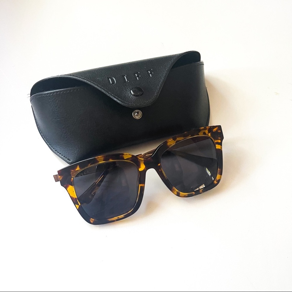 DIFF Bella Tortoise Grey Polarized Sunglasses